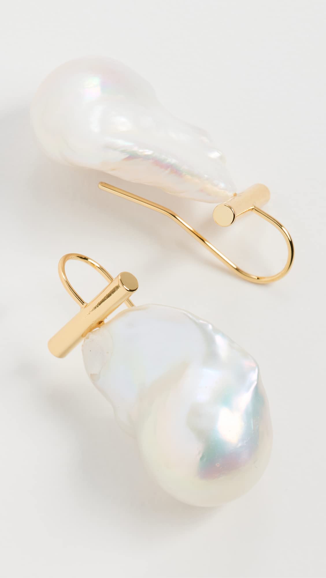 SHASHI Women's Giselle Earrings, Gold/Pearl, One Size