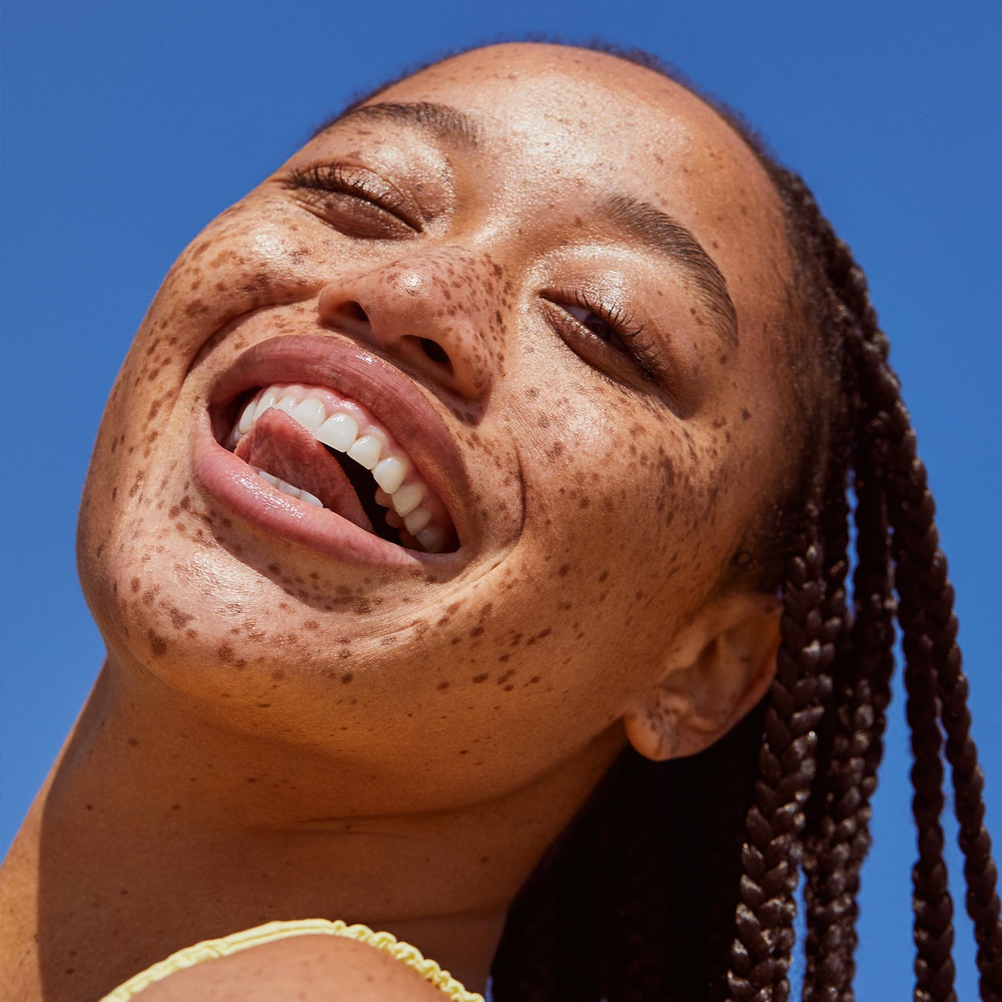 Saie Glowy Super Gel Lightweight Illuminator - Luminizer and Makeup Primer for Glowing Skin